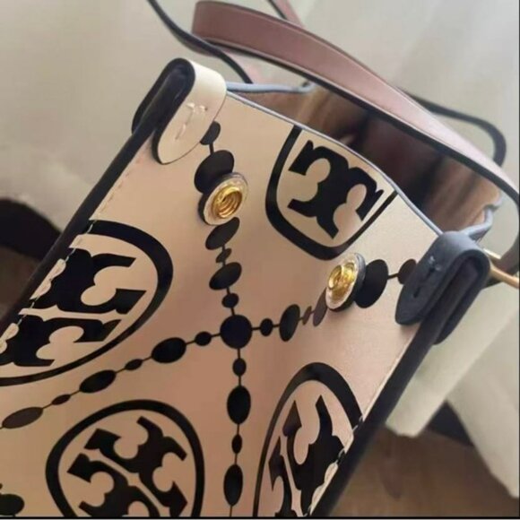 Tory Burch T Monogram Contrast Embossed Tote Bag - Picture 4 of 7